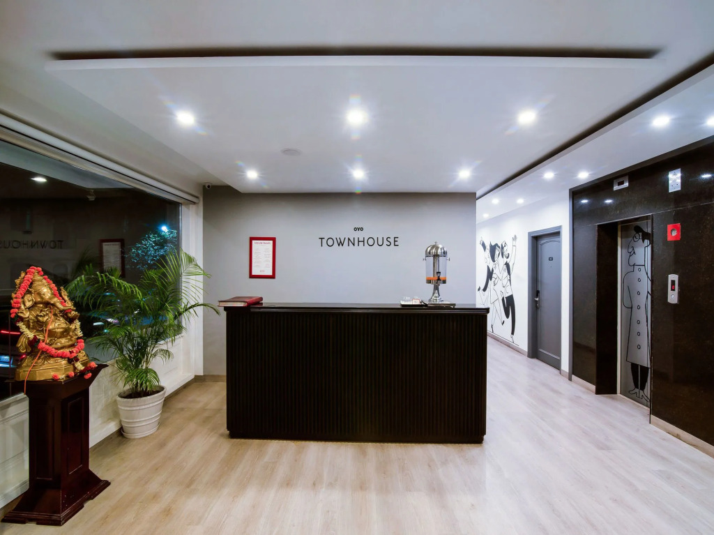 OYO Townhouse 023 CR Park