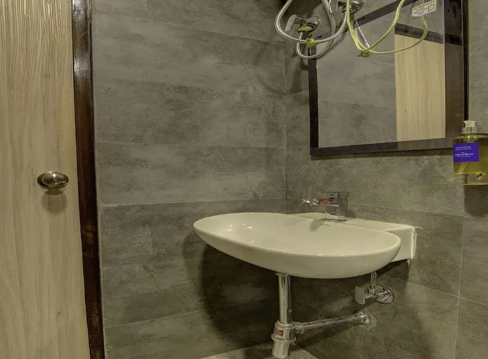 Nazeer Hotel By OYO Rooms