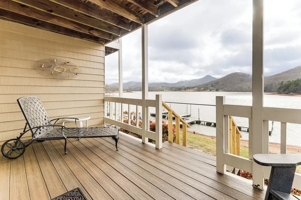 Fire Pit & Boat Dock: Lake Chatuge Townhome!