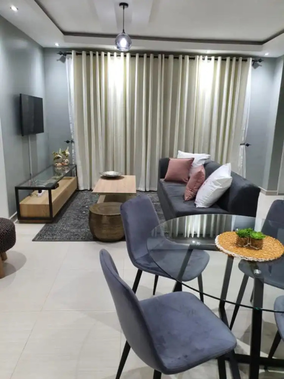 Posh 3 bedroomed guesthouse in Hillside with pool - 2039
