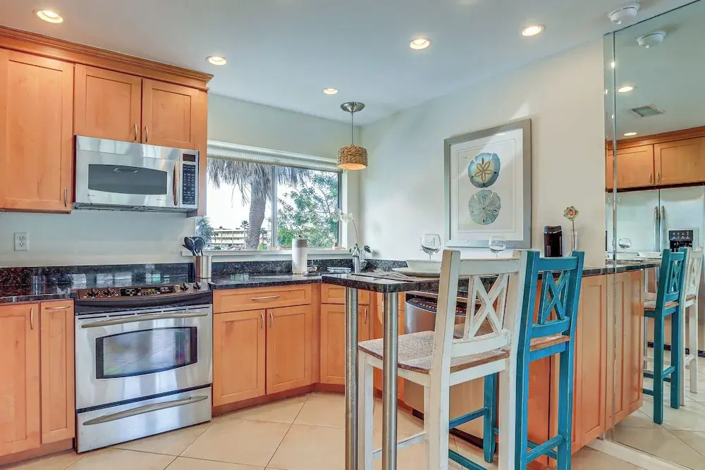 Siesta Keys Home w/ Deck Half Mile to Turtle Beach