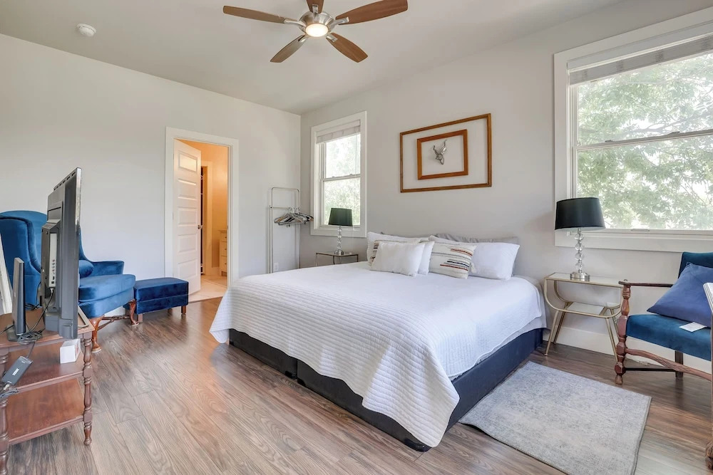 Modern Home < 1 Mi to Dwtn San Antonio & Riverwalk
