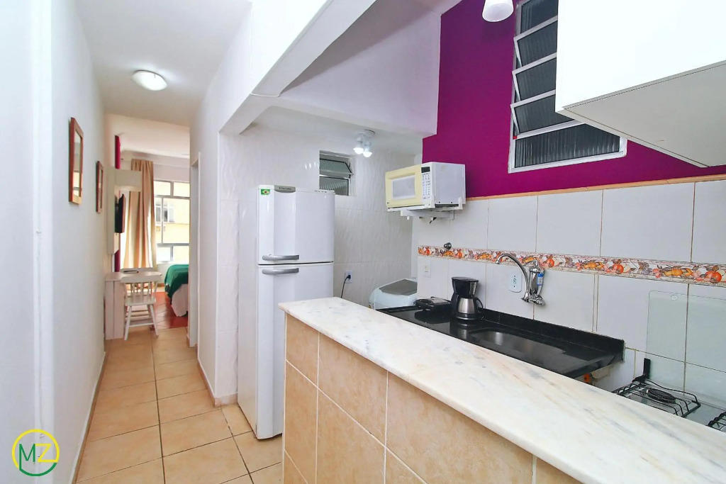 Studio economico com vista para o mar no posto 2 em Copacabana!