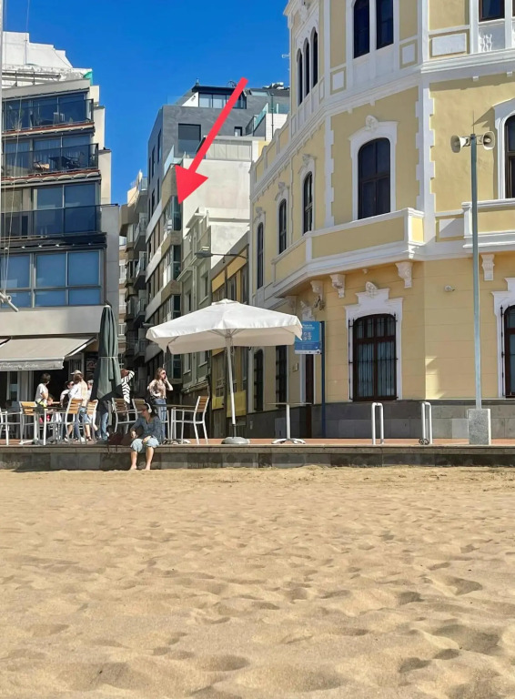 Hierro 19 Las Canteras Beach. Parking Available