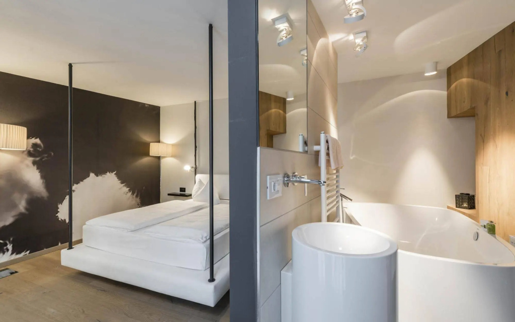 Post Hotel