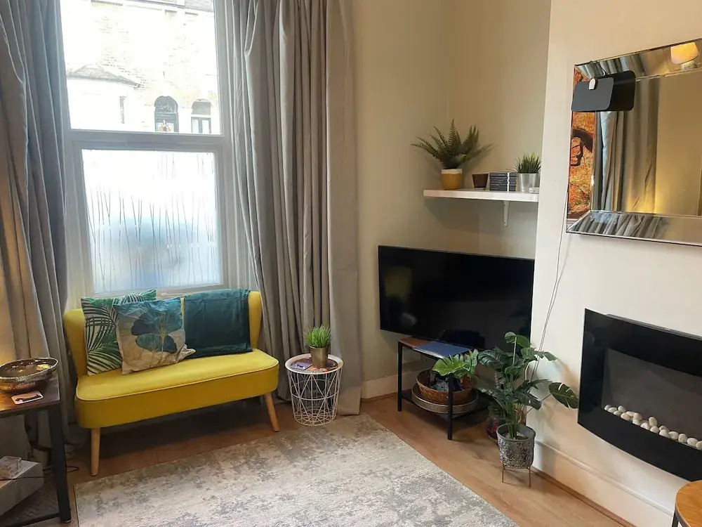 1 Bed Victorian Flat Sleeps 4 - Garden & Patio