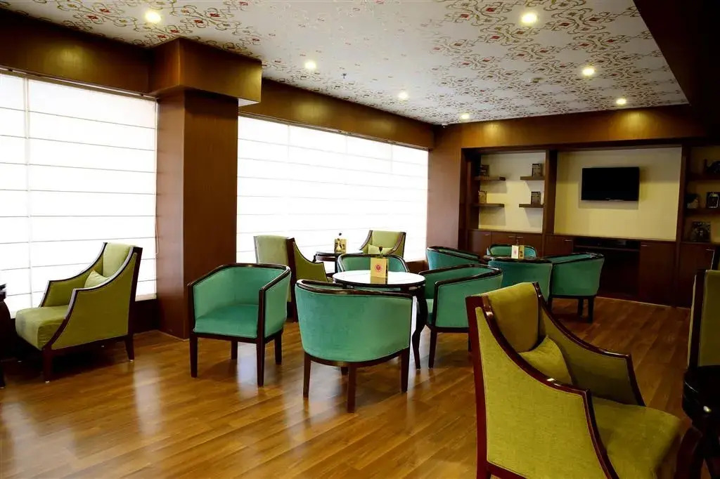 Hotel Golden City with Swimming Pool