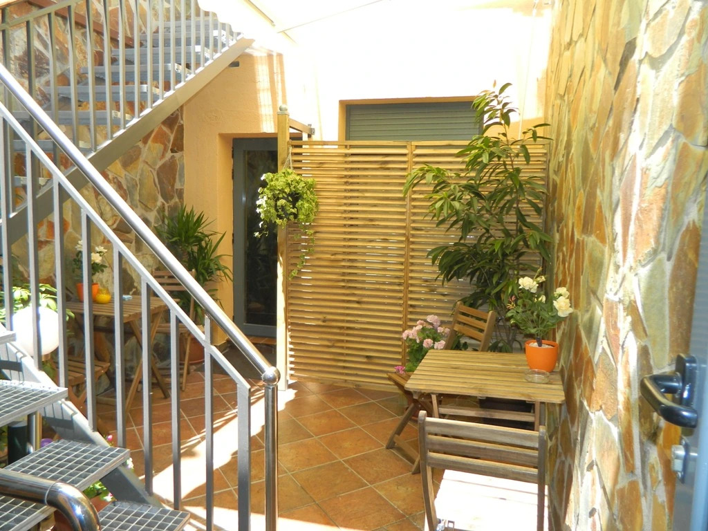 Hostal House