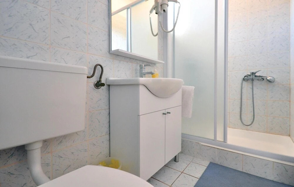 Awesome Apartment in Lokva Rogoznica With 2 Bedrooms