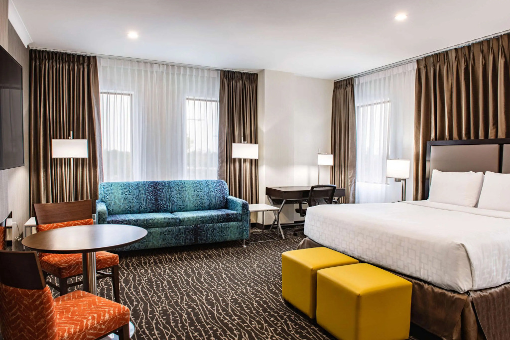 Clarion Hotel & Suites