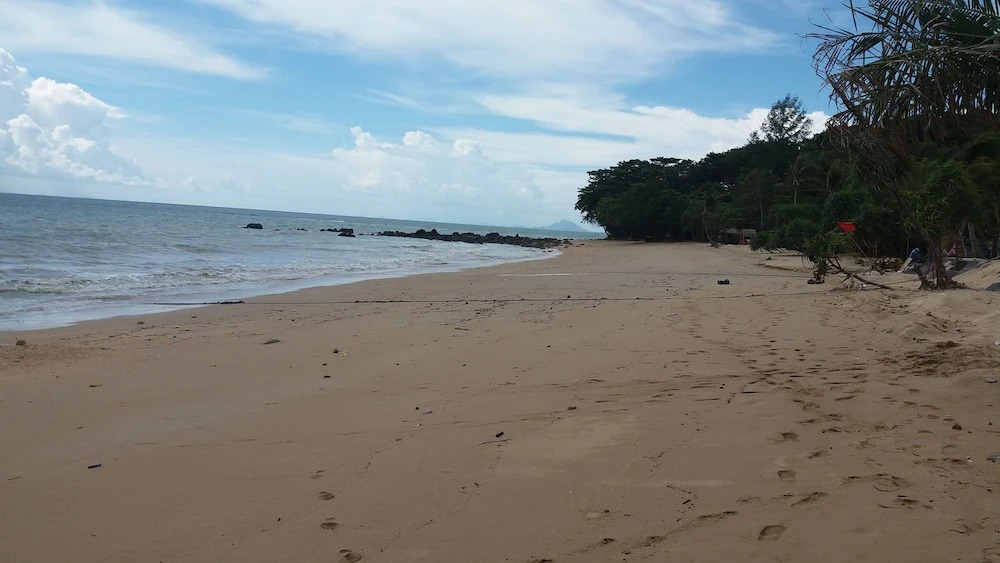 Lanta School Beach Resort
