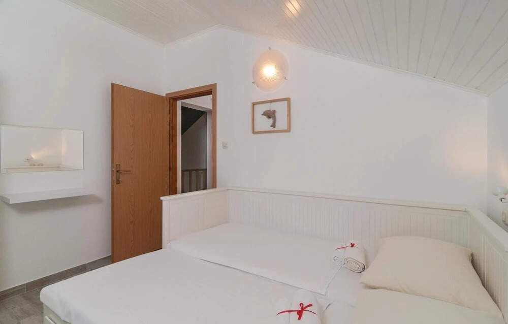 Awesome Apartment in Postira With 5 Bedrooms and Wifi