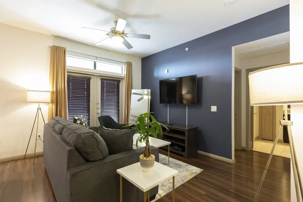 Luxurious King Sized BED Midtown Fully Equipped Condo -