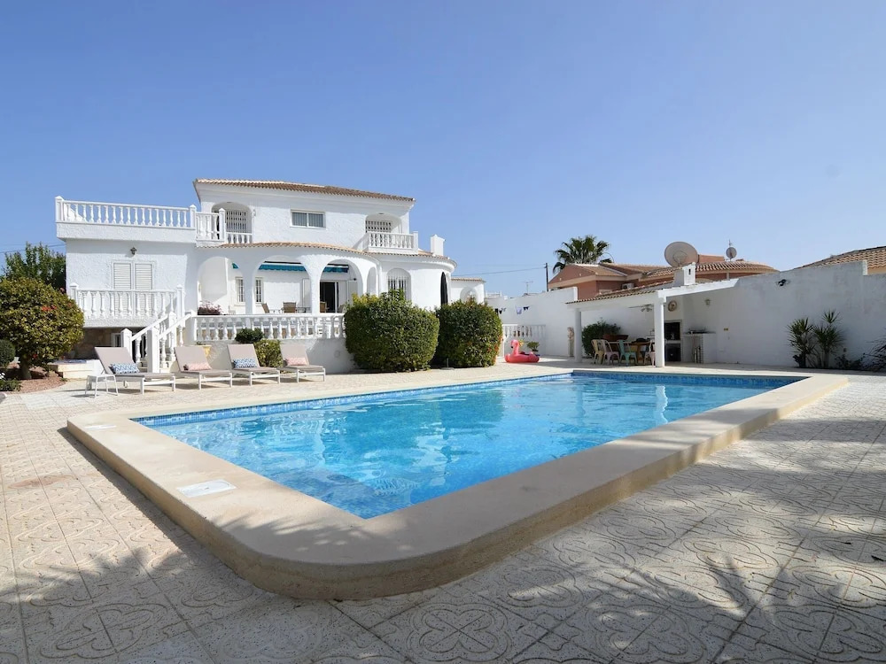 Charming Villa in Torrevieja With Private Swimming Pool