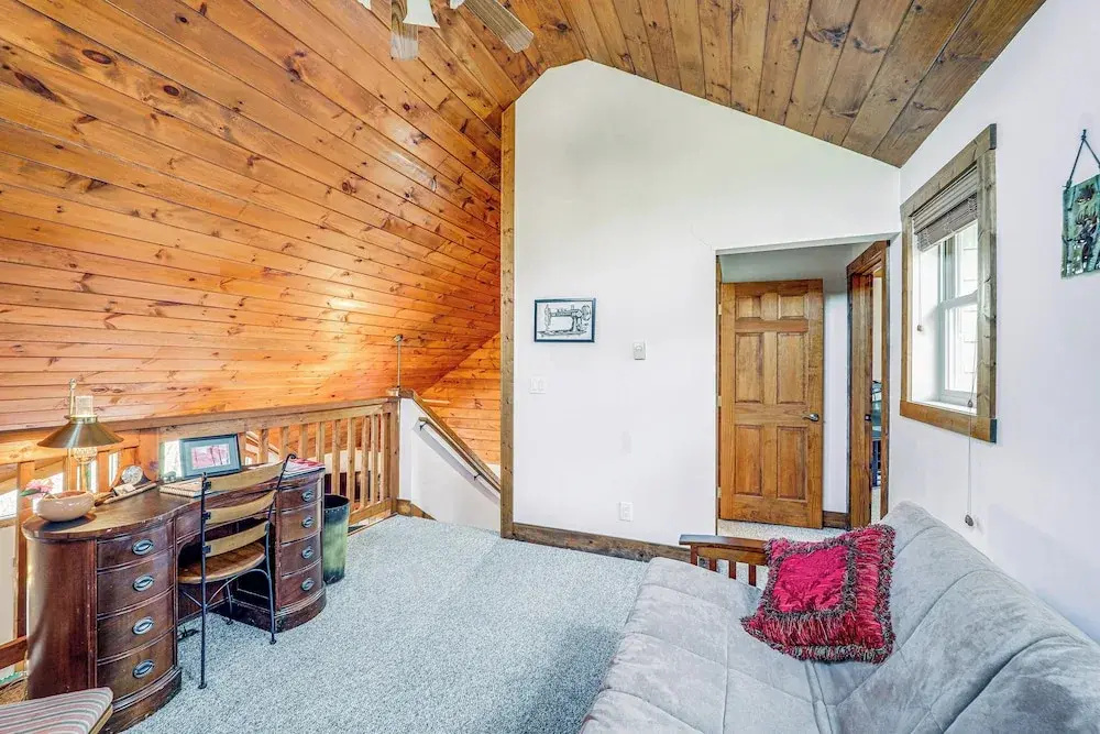 1 Mi to Beech Mtn Skiing: Family Cabin w/ Fire Pit