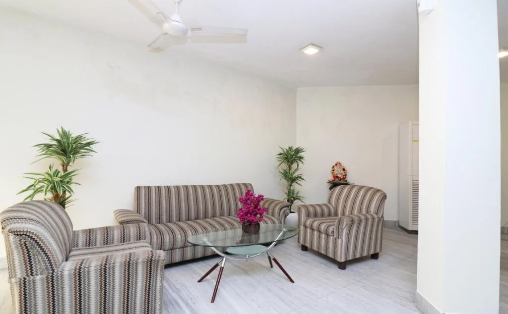 The Central Palm Hotel by OYO Rooms
