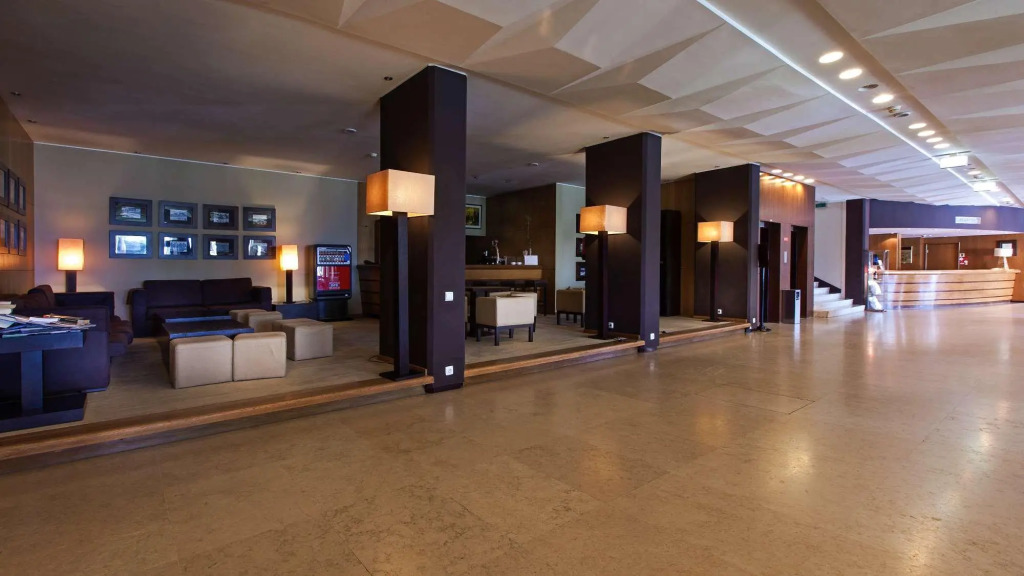 Carcavelos Beach Hotel