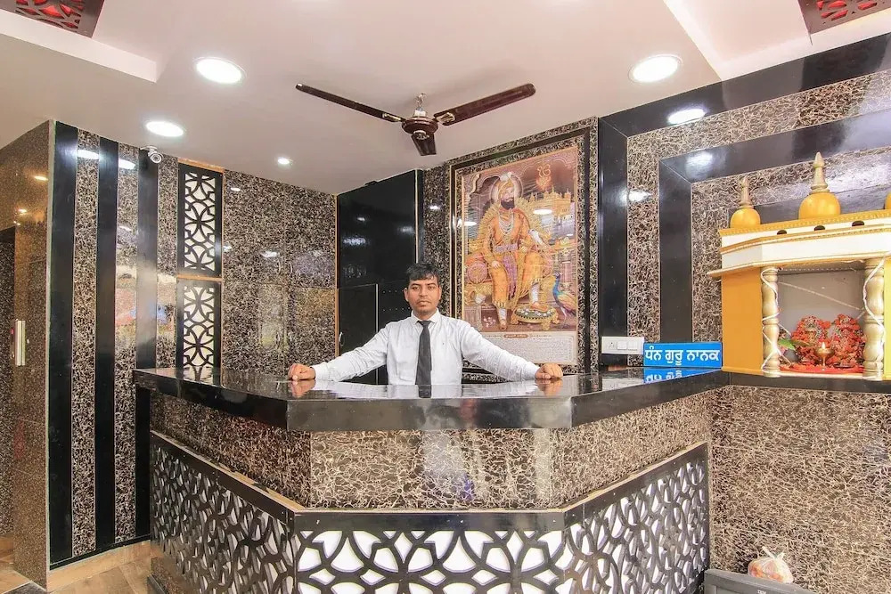 Collection O 15597 Hotel Khalsa Inn