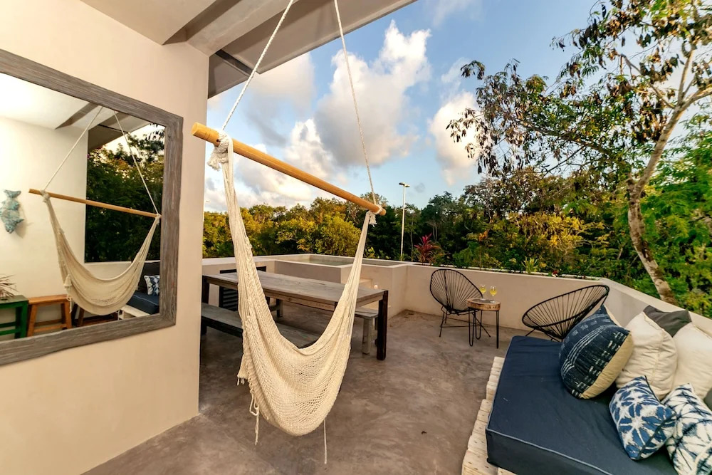 2 Br Apt. with Private Plunge Pool plus 2 other Common Pools, for up to 8 sleeps