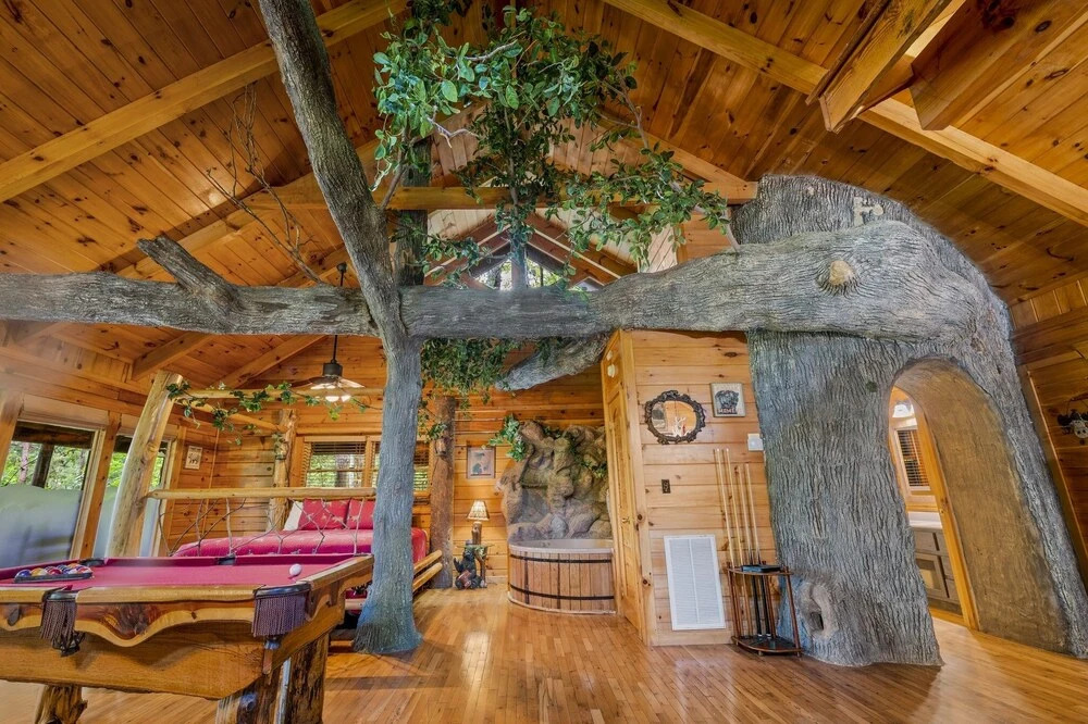 Gatlinburg Enchanted Treehouse 1 Bedroom Home by Redawning