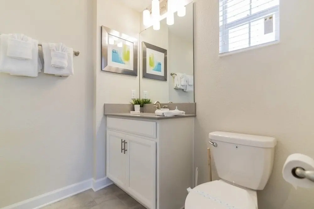 5-Bed Th, Well Appointed & Sure To Please! 1551 Sd Townhouse