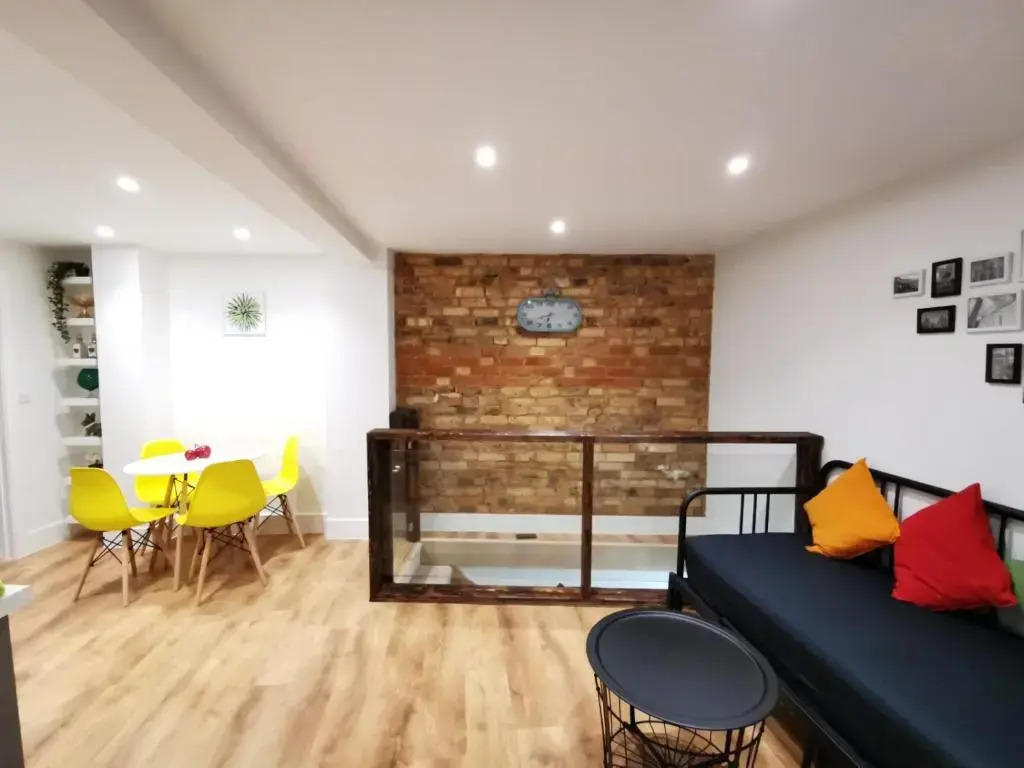 5 sleeps with kids play area and travel cot- 5 people and a baby max or 2 households