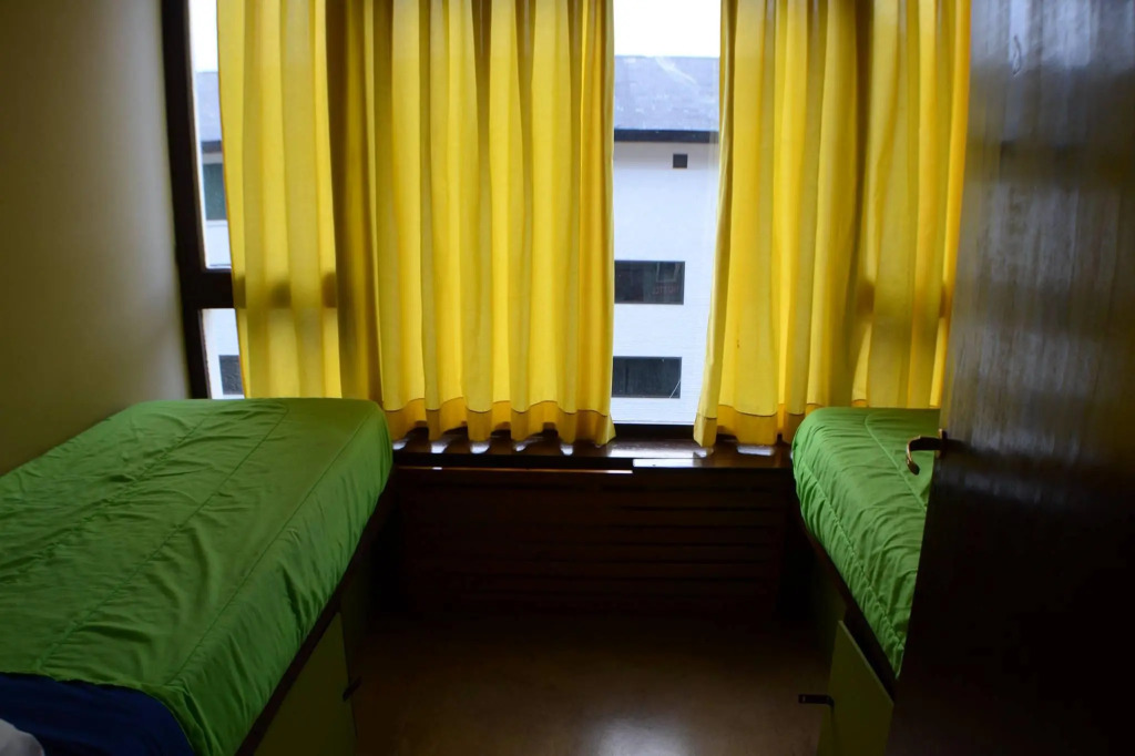 Moving Hostel Travel Bar