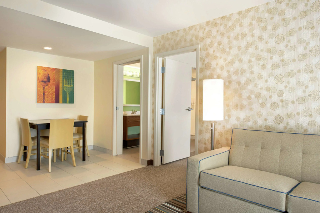 Home2 Suites by Hilton Milwaukee Airport