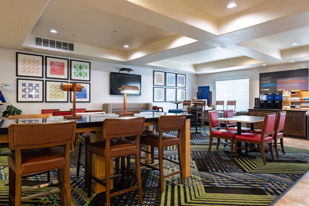Holiday Inn Express Hotel & Suites Evanston by IHG