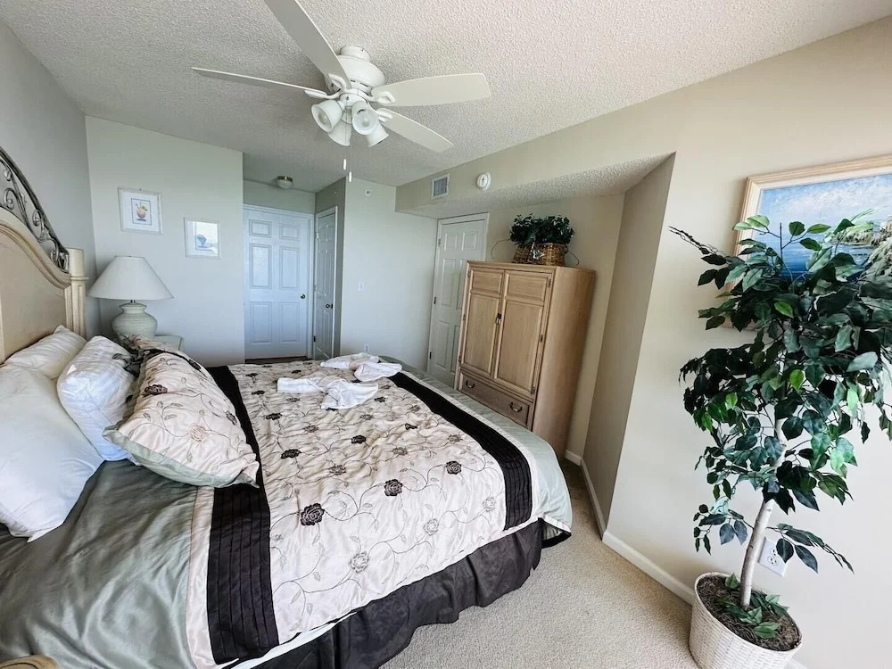 Ashworth 1604 3 Bedroom Condo by RedAwning, North Myrtle Beach