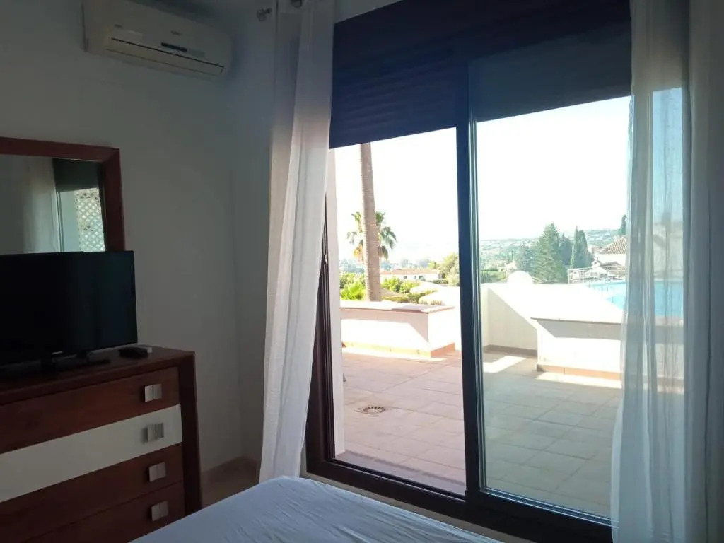 Luxury apartment with sea views in golf area.