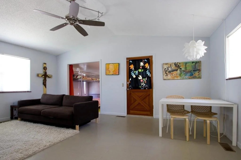 Artist Retreat 2 Br home by RedAwning