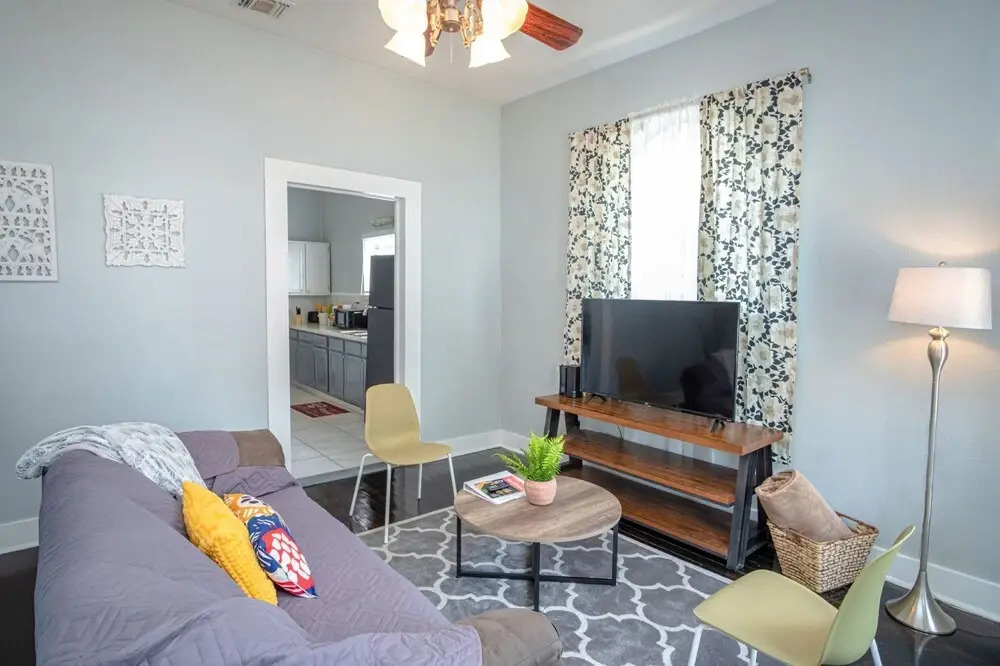 Stunning 2br/1ba Historic Pad Few Steps Downtown