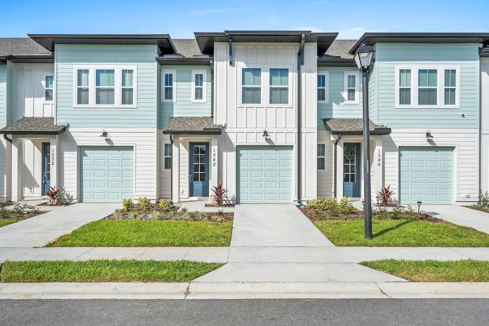 Lovely Townhome Sleeps 8 Eve101