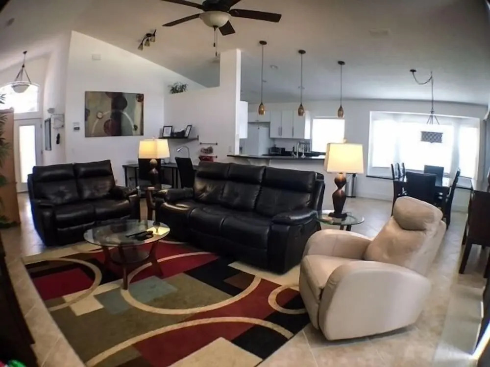 South Facing Pool - Bright Sunny ! 3 Bedroom Home by RedAwning
