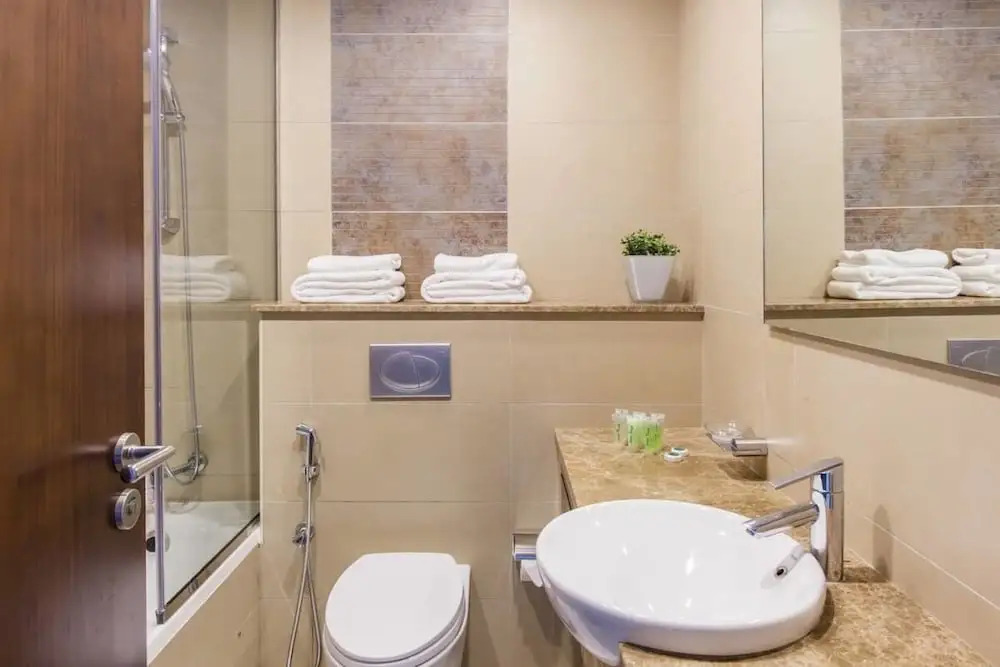 Comfy Trendy Apartment Steps Away From the Metro