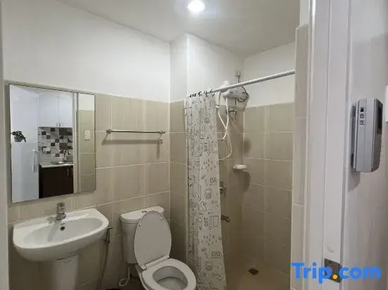 Condominium  Studio Unit with 2 double Beds in Front of US Embassy