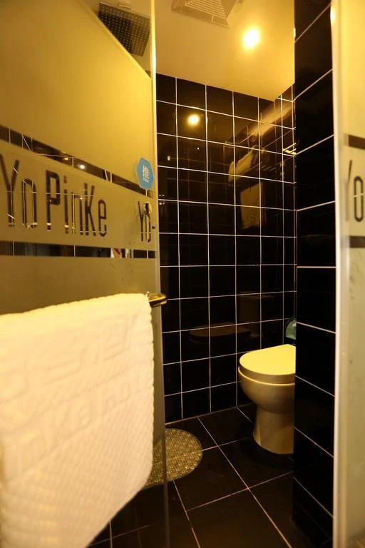 Yo Yo Pinke Hotel