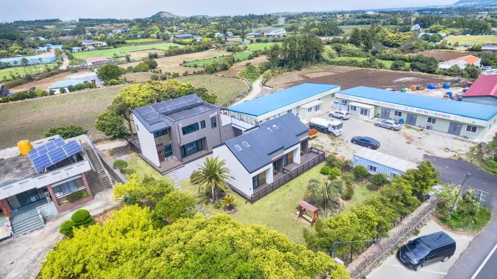 Jeju Batdol Pension