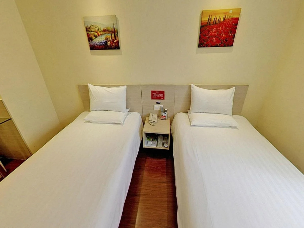 Hanting Premium Hotel Dapuqiao Sun Moon Light Center