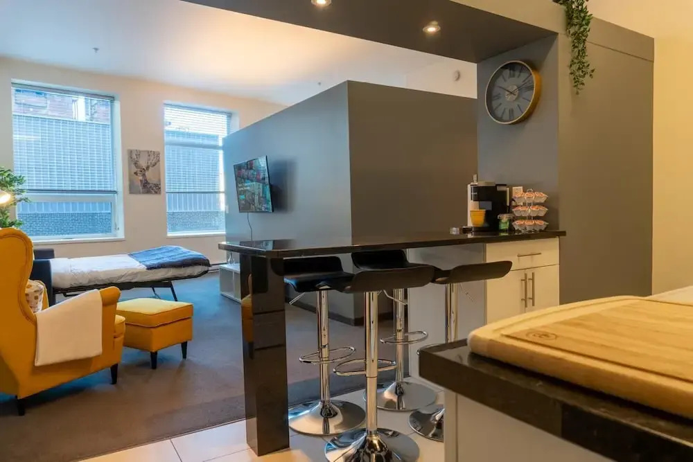 Comfy DT Loft w Parking Rooftop Patio BBQ Gym