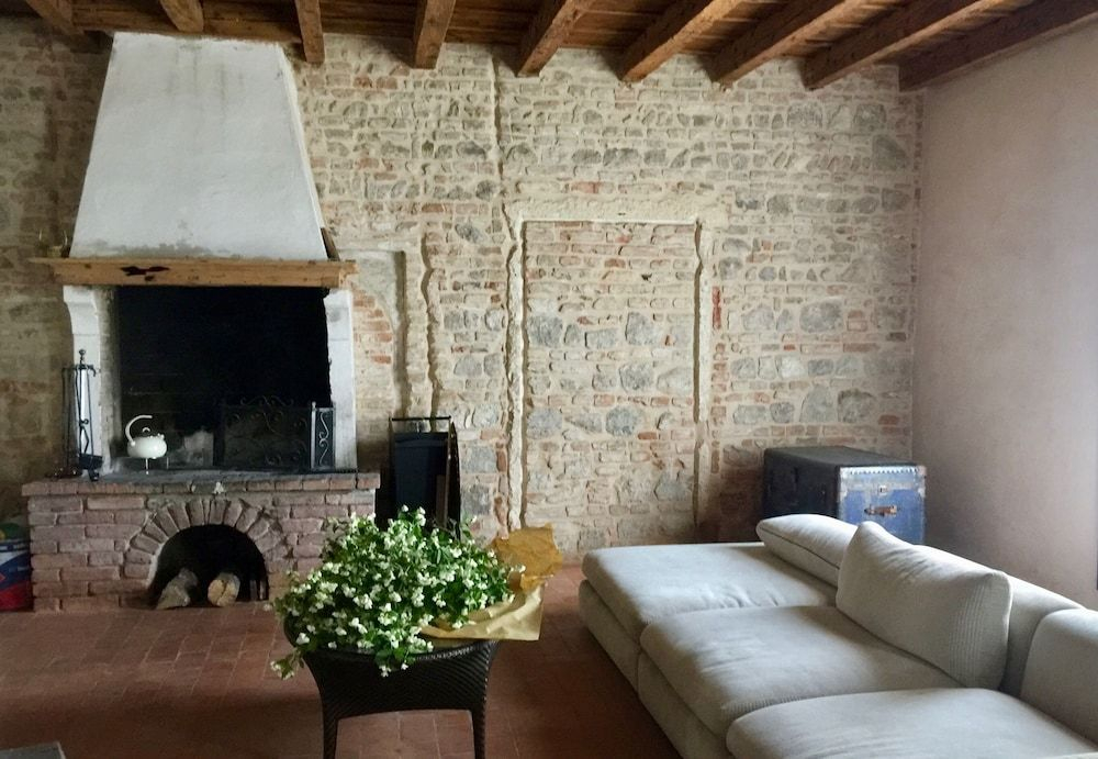 Agriturismo Borgo Buzzaccarini Rocca di Castello