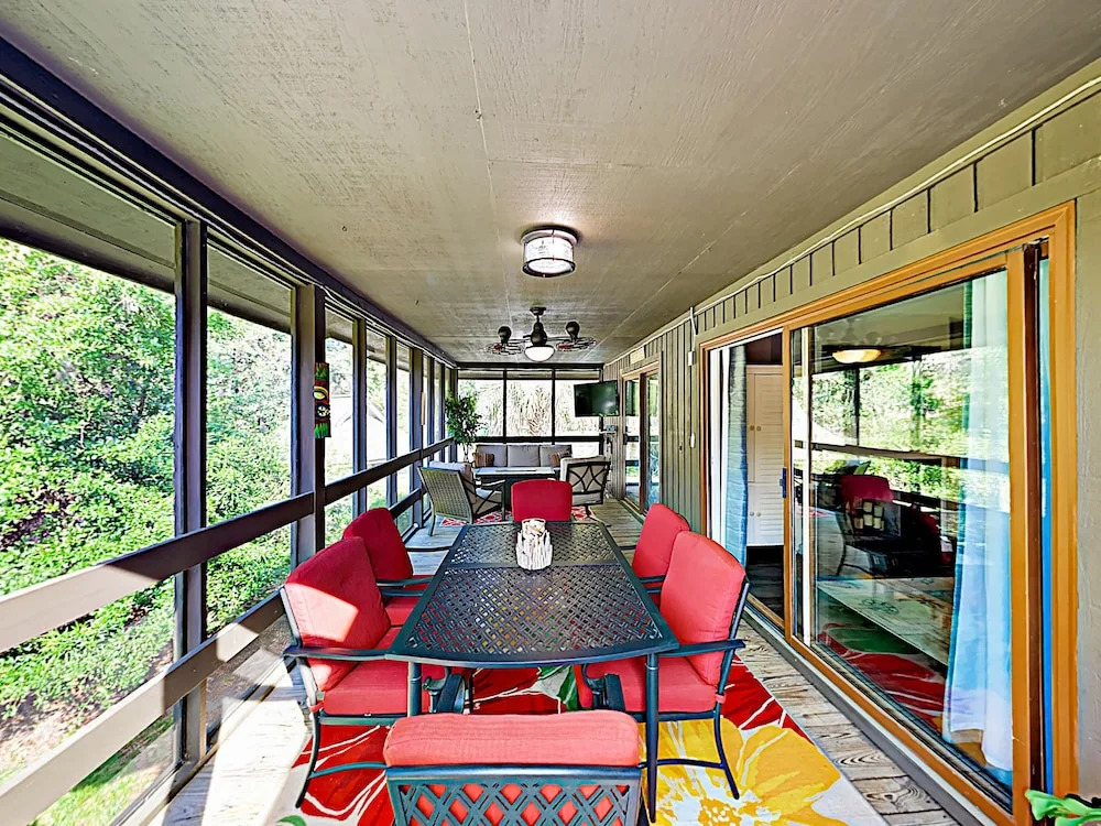 Secluded W/ Hot Tub, Under A Mile To Beach 3 Bedroom Home