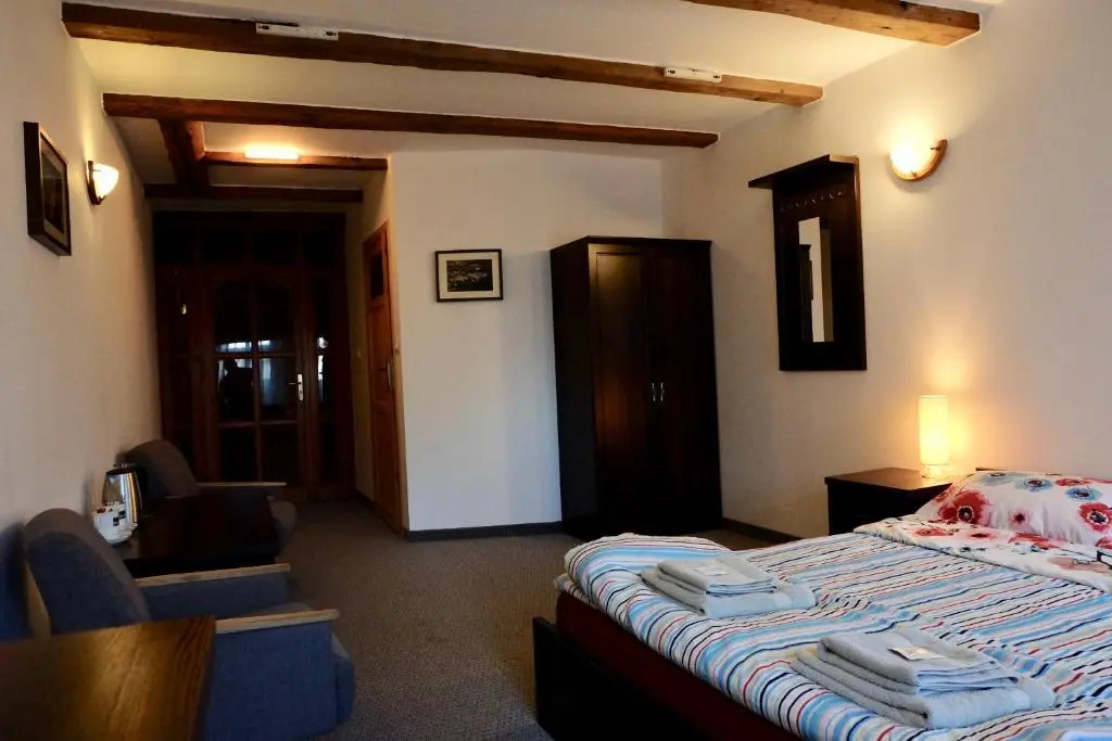 Academus - Pub, Rooms, Cider