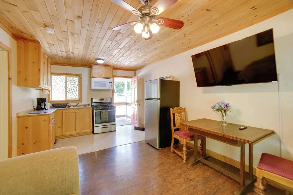 Golf & Hike: Cobb Mountain Cabin in Scenic Forest
