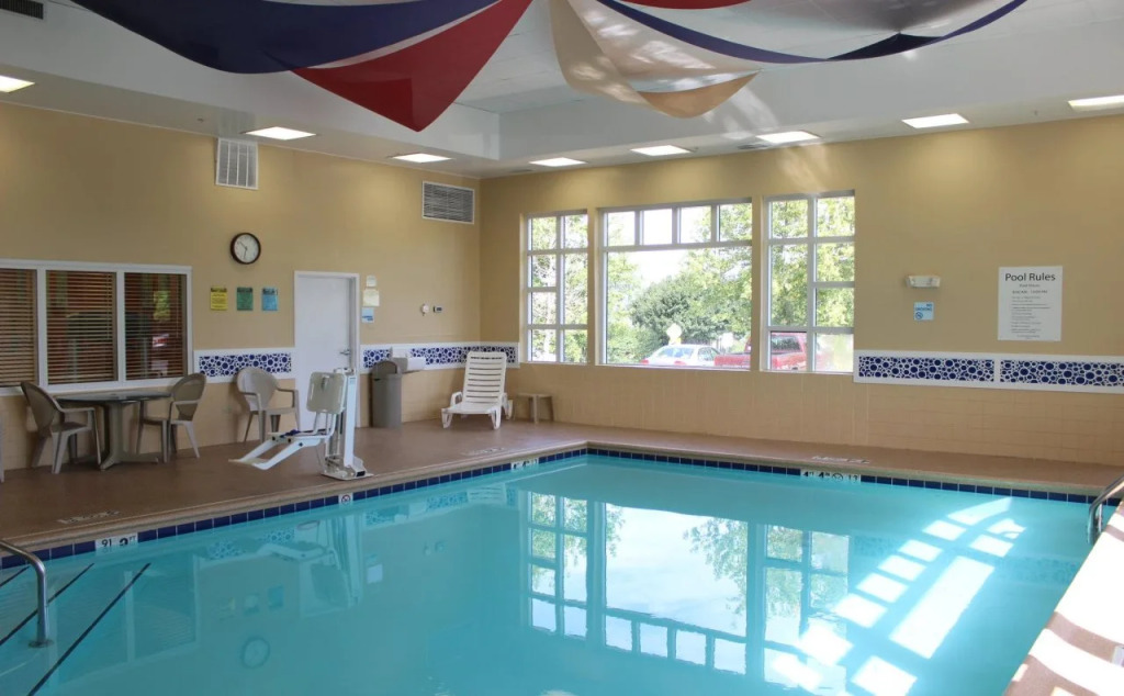 Holiday Inn Express Hotel & Suites Chicago-Algonquin by IHG
