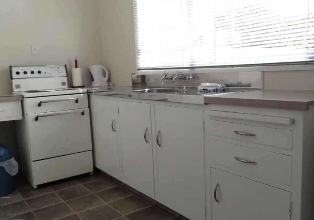 Admiral Motel