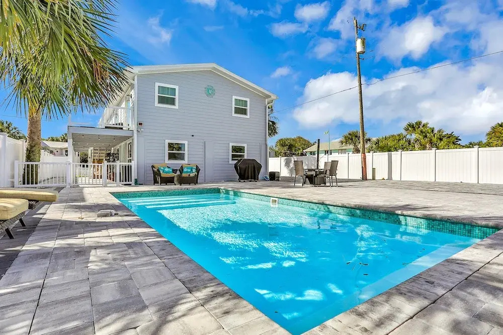 Lower Level 1 Block From 2 Beaches W/private Pool, High-speed Wi-fi
