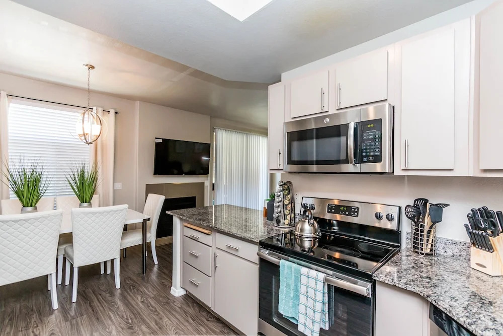 Executive 3 BR King, Close to Kierland & TPC w Parking 1025