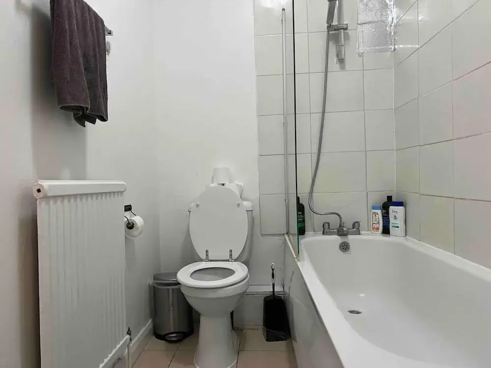 Private Rooms for 7 People With Bathroom